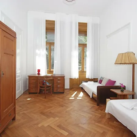 In The Center Of Old Town Πούλα