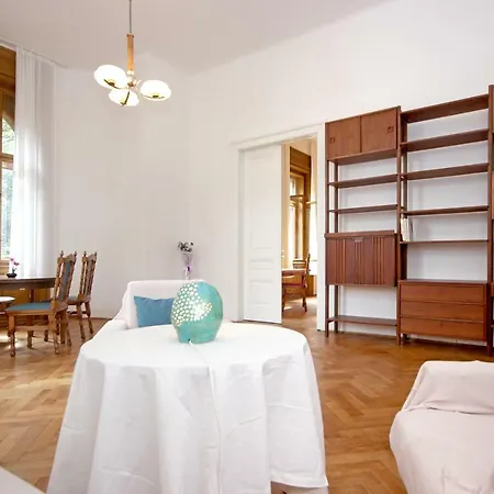 In The Center Of Old Town Apartman