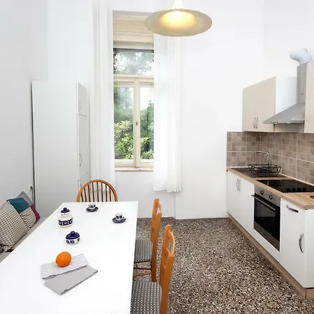 In The Center Of Old Town Apartment Pula