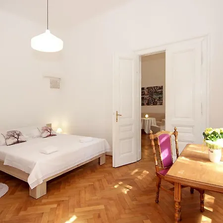 In The Center Of Old Town Apartment Pula