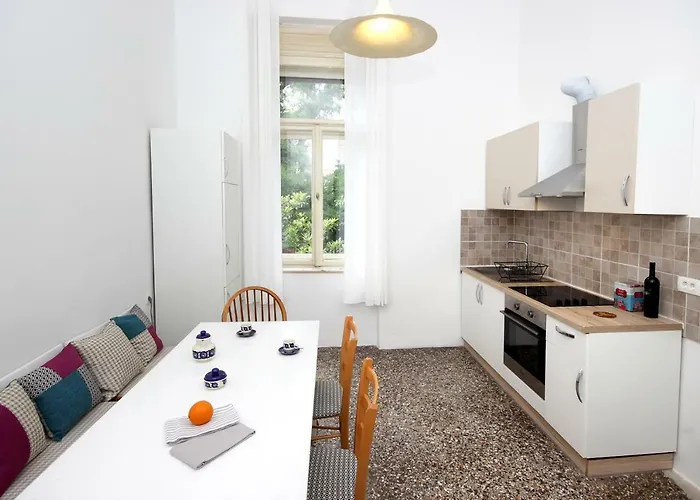 In The Center Of Old Town Apartment Pula