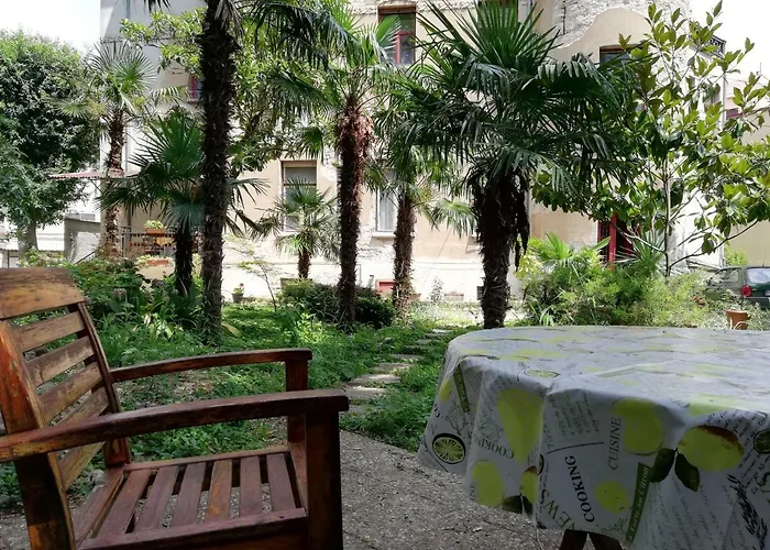 In The Center Of Old Town * פולה